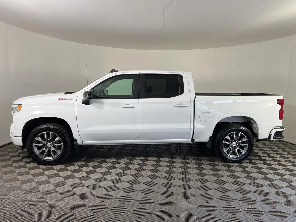 Used 2022 Summit White Chevrolet RST image 28