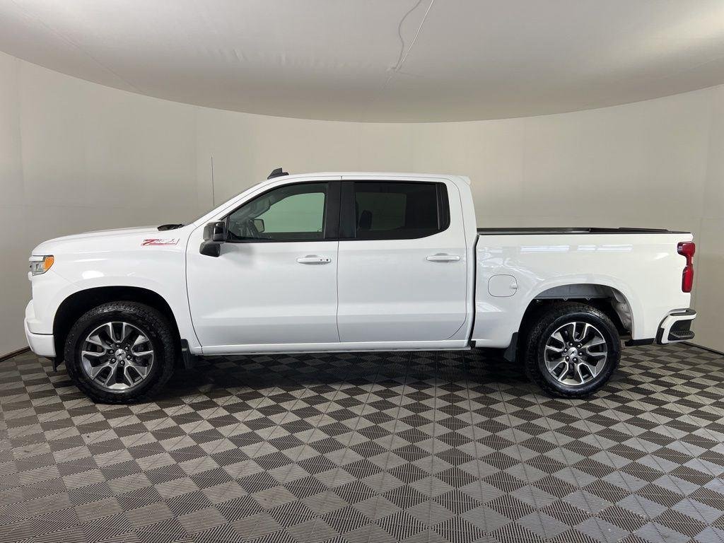 Used 2022 Summit White Chevrolet RST image 28
