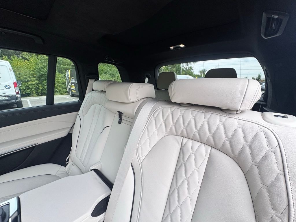 Used 2026 Alpine White BMW xDrive40i image 21