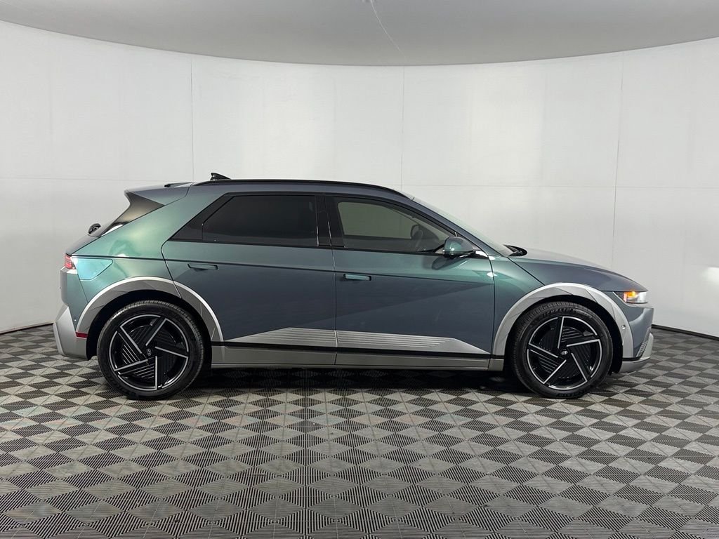 Used 2025 Green Hyundai Limited image 7