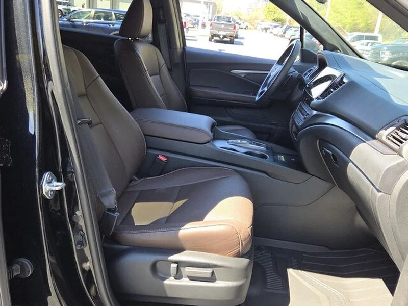 Used 2025 Black Honda EX-L image 17