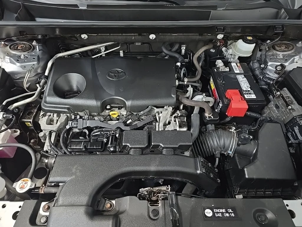 Used 2019 Silver Toyota XLE image 13