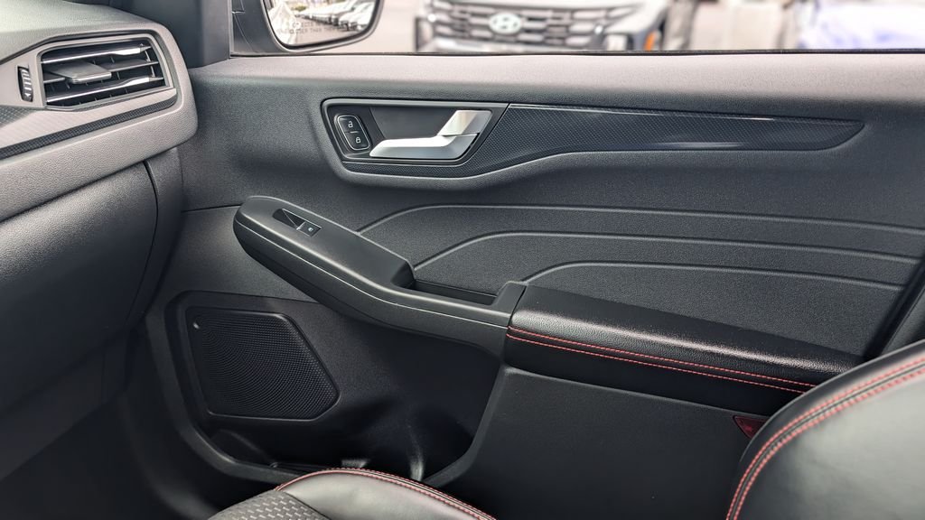 2024 Ford Escape ST-Line - Photo 28
