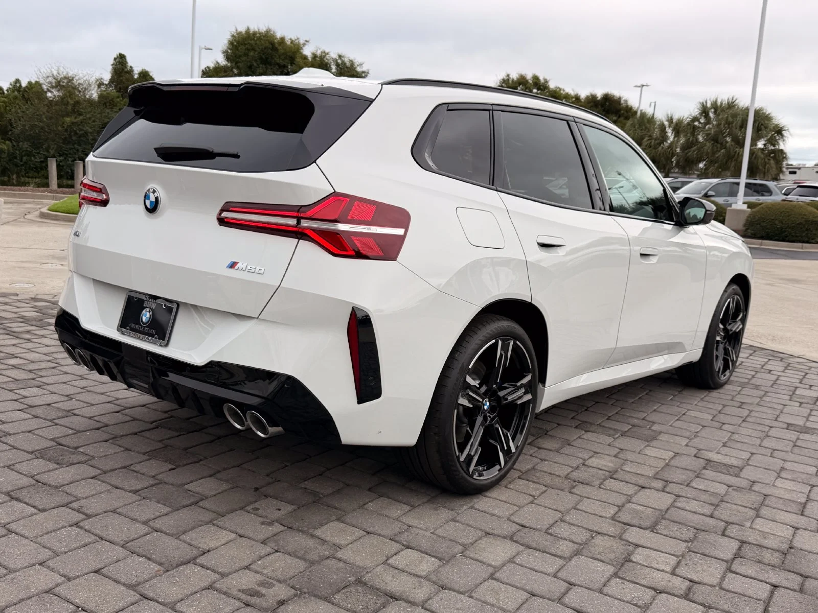 New 2026 Alpine White BMW M50 xDrive image 9