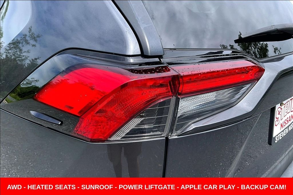 Used 2020 Gray Toyota XLE Premium image 22
