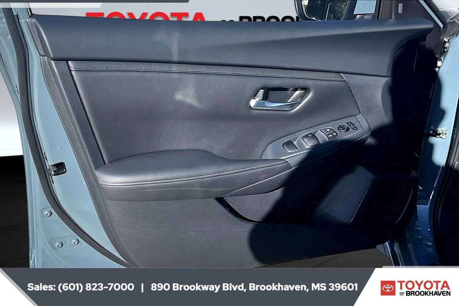 Used 2025 Atlantic Gray Metallic Nissan SV image 17