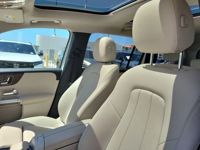Used 2023 White Mercedes-Benz GLB 250 image 23