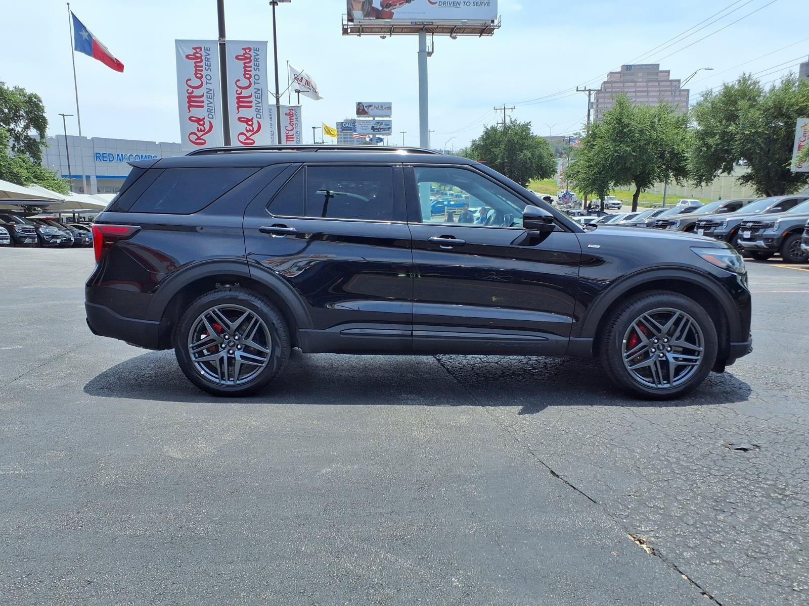 Used 2025 Agate Black Metal Ford ST-Line image 4