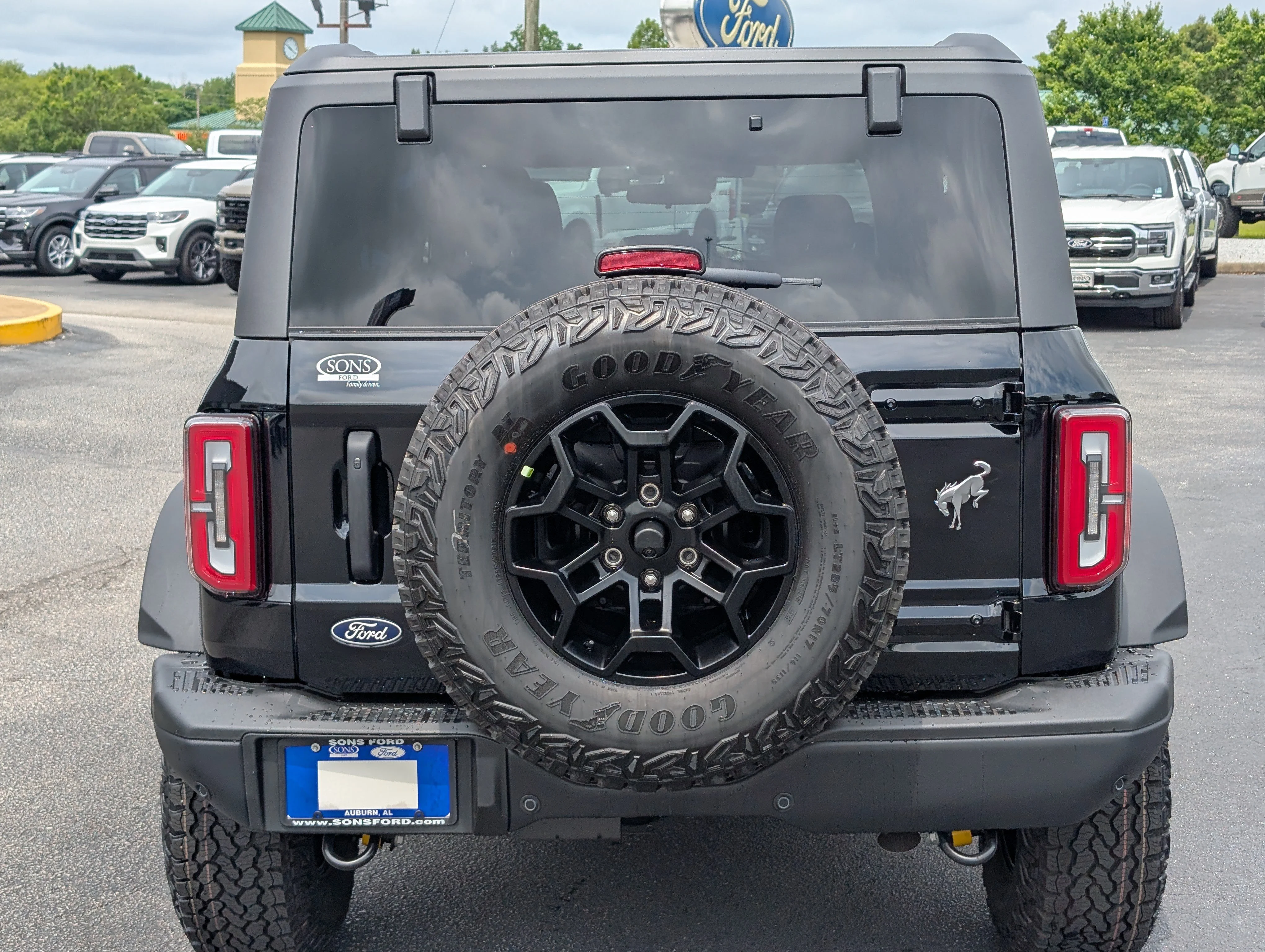 New 2026 SHADOW BLACK FORD Badlands image 10
