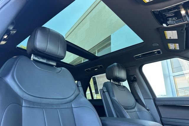 New 2026 Black Land Rover Dynamic SE image 15