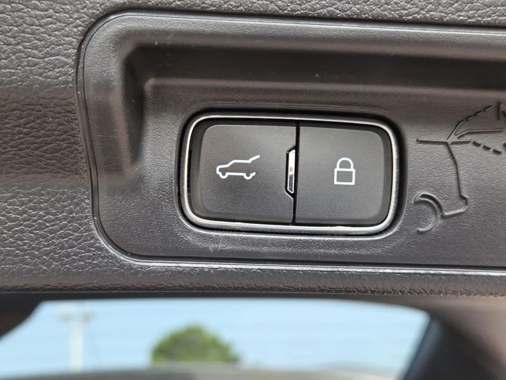 Used 2021 Gray Metallic Ford Platinum image 11