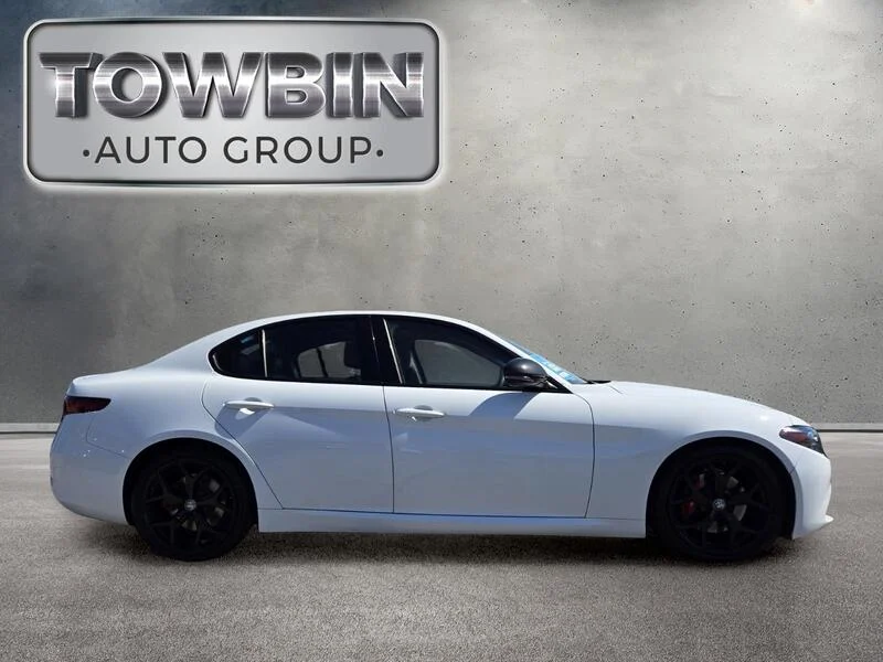 Used 2020 White Alfa Romeo RWD image 3