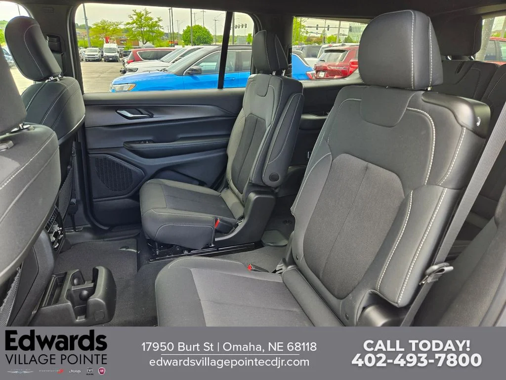 New 2026 Bright White Clear-Coat Exterior Paint Jeep Laredo image 26