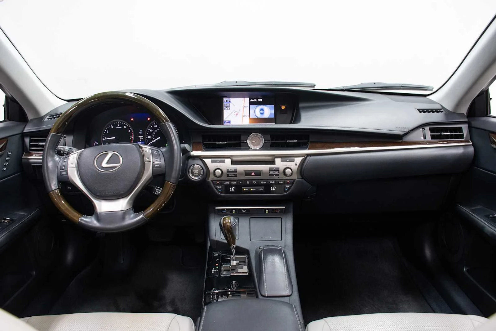 Used 2013 Nebula Gray Pearl Lexus 4dr Sdn image 17