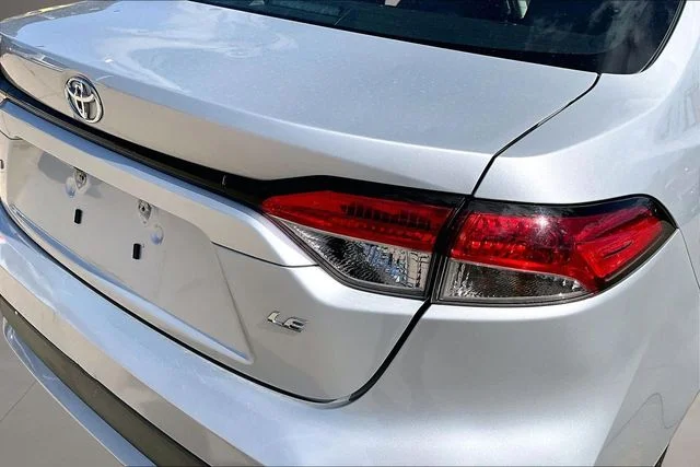 Used 2022 Silver Toyota LE image 22