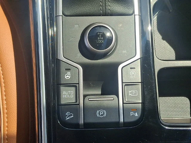 Used 2023 White Kia X-Line SX Prestige image 28