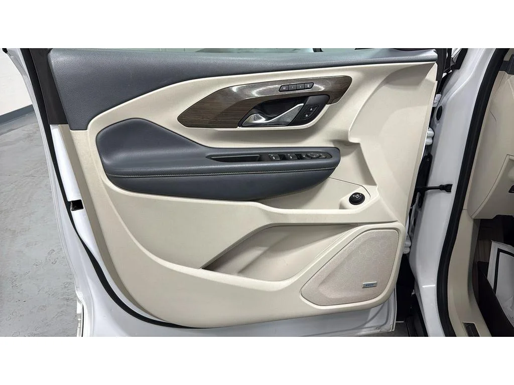 Certified Used 2023 White Frost Tricoat GMC Denali image 14