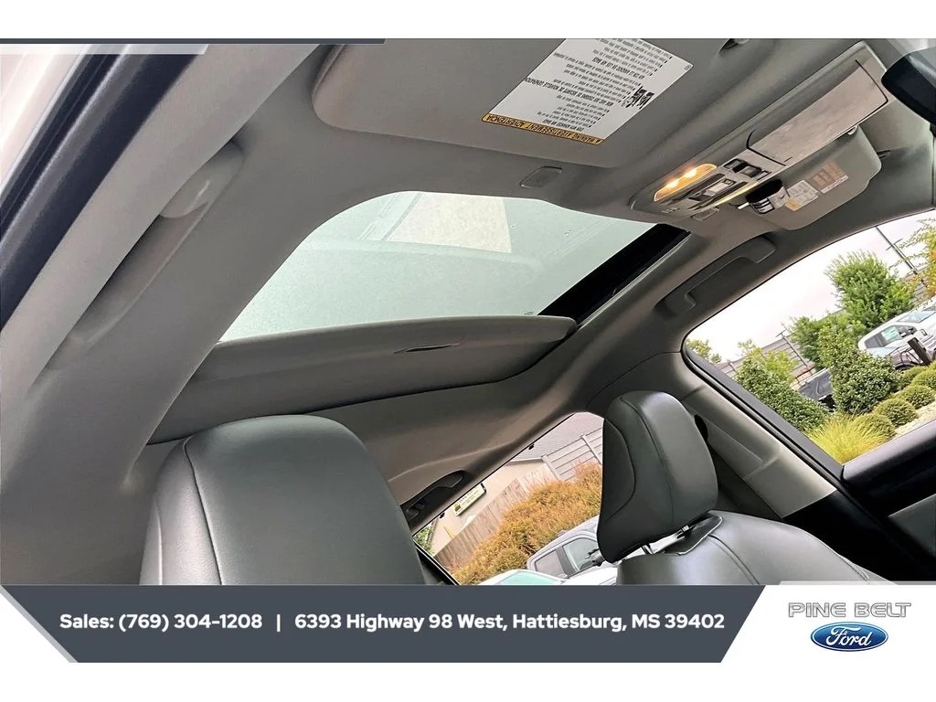 Used 2023 Wind Chill Pearl Toyota XLE image 17
