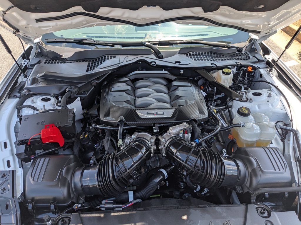 Used 2025  Ford GT Premium image 29
