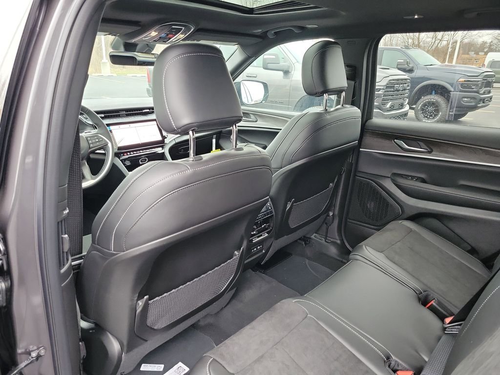New 2026 Baltic Gray Metallic Clear-Coat Exterior Paint Jeep Altitude image 9