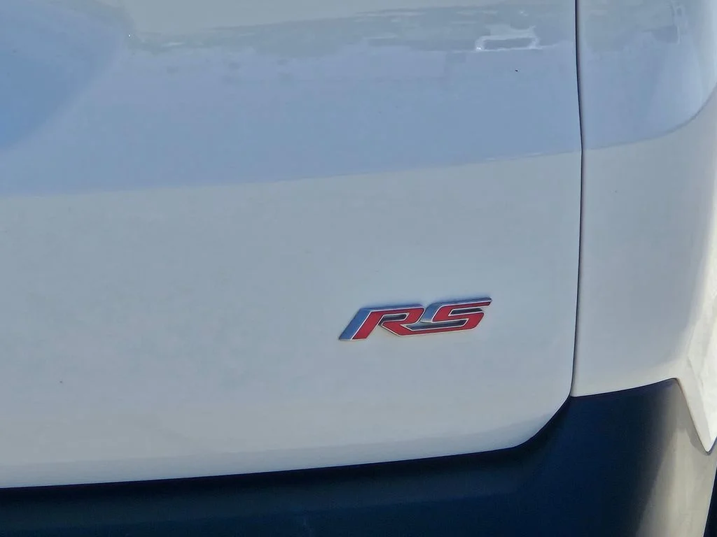 Used 2021  GMC SLE image 5