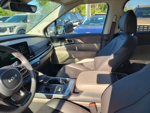 New 2026 Snow White Pearl Kia LXS image 8