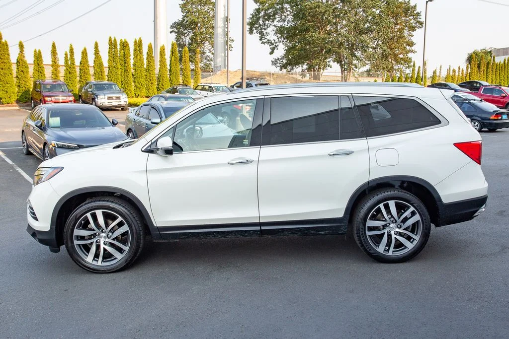 Certified Used 2017 White Diamond Pearl Honda AWD Touring image 8