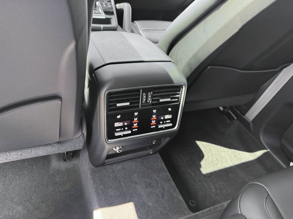 Used 2023 White Porsche Base image 27