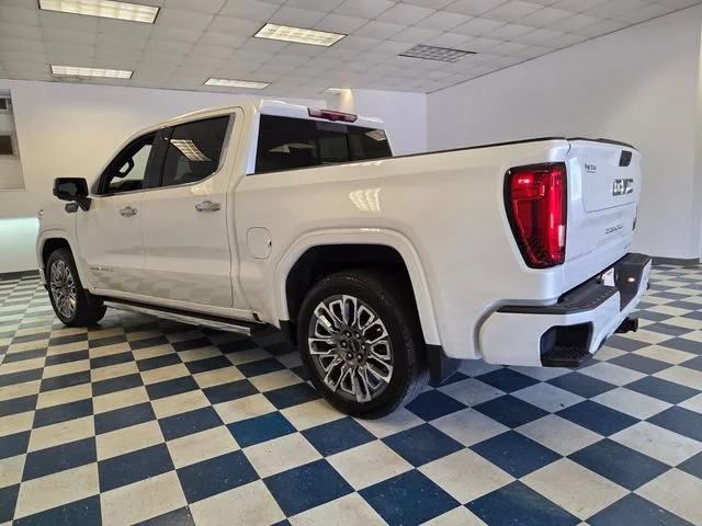 Used 2024 White Frost Tricoat GMC Denali Ultimate image 5