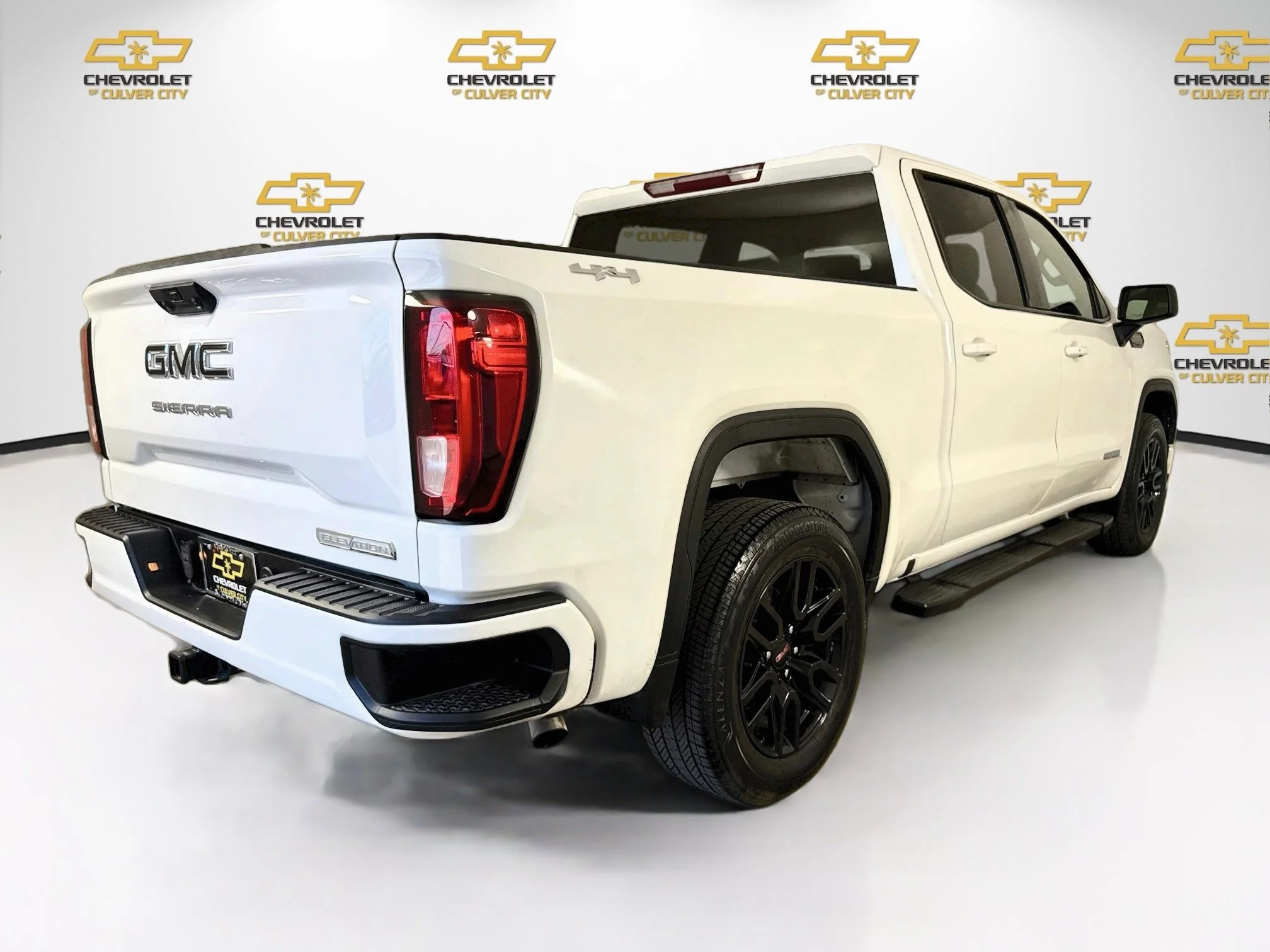 Used 2024 Summit White GMC Elevation image 8