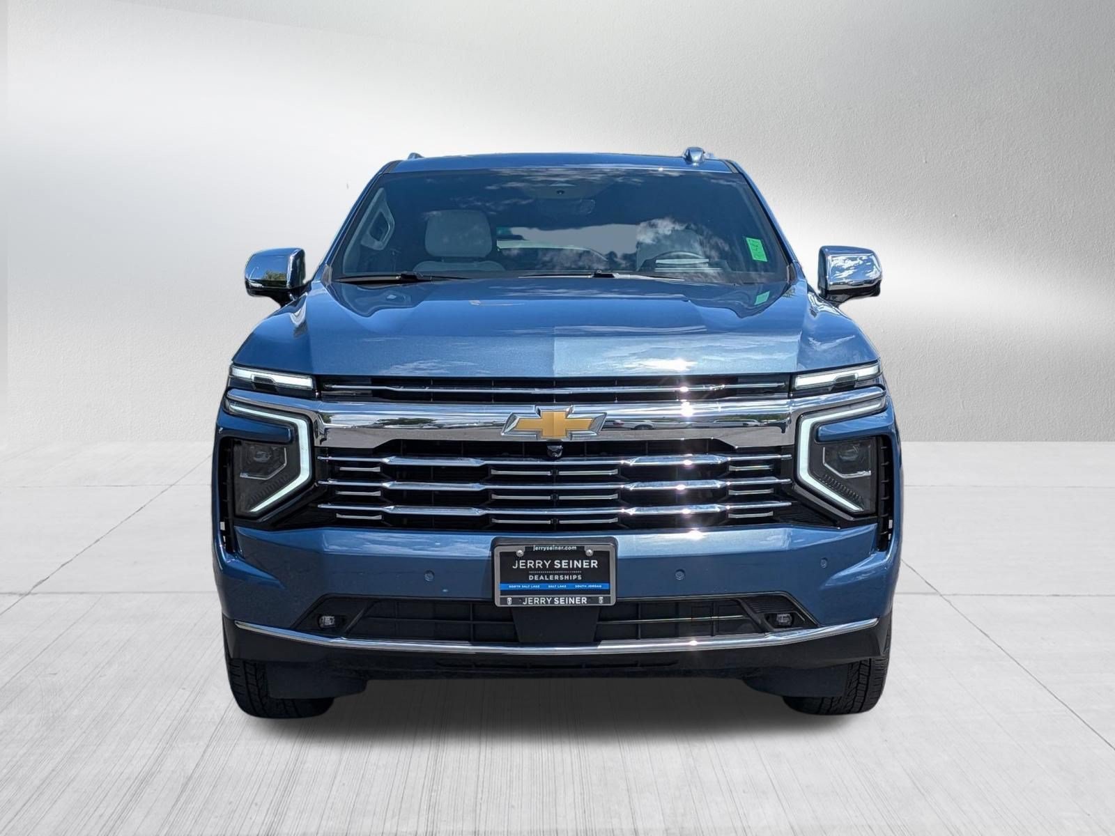 2025 Chevrolet Suburban Premier - Photo 8