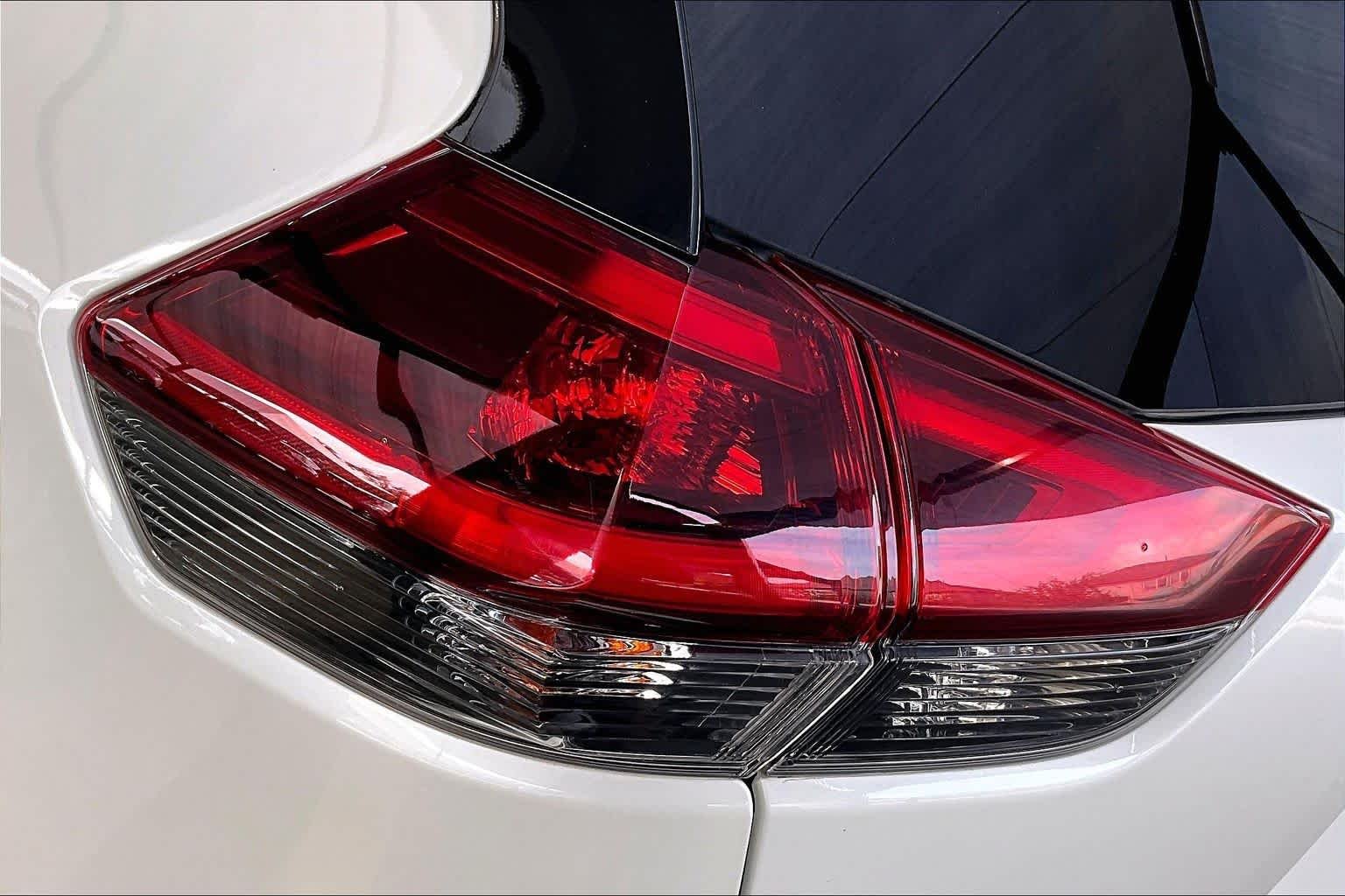 Certified Used 2020 Pearl White Tricoat Nissan SV image 28