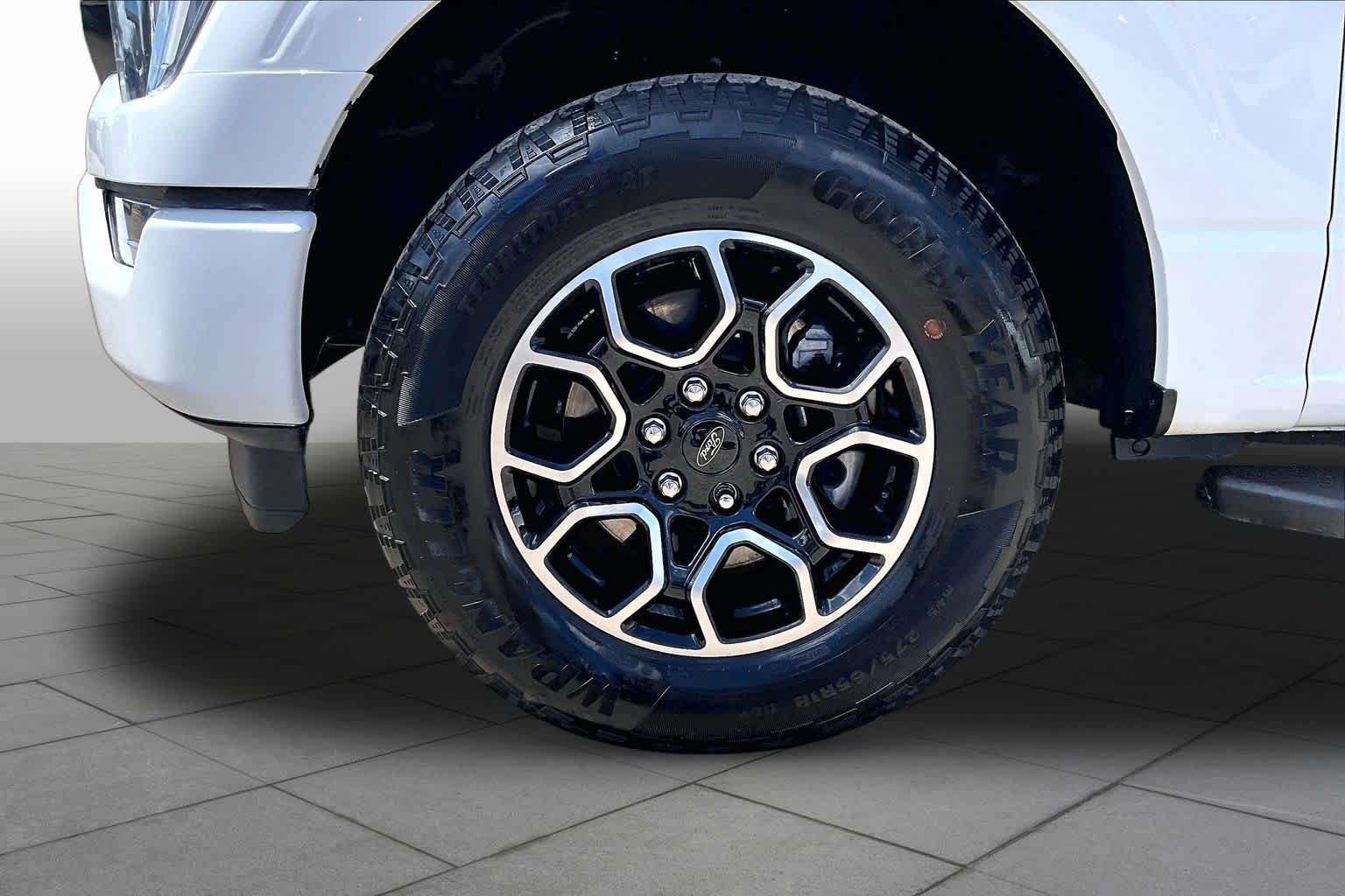 Used 2023 Oxford White Ford XLT image 11