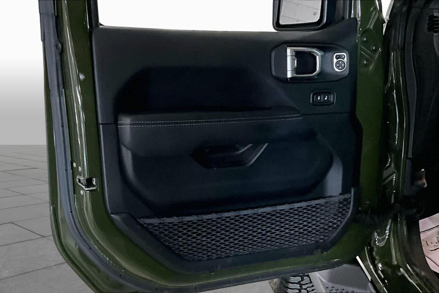 Used 2022 Sarge Green Clearcoat Jeep Unlimited Sahara image 21