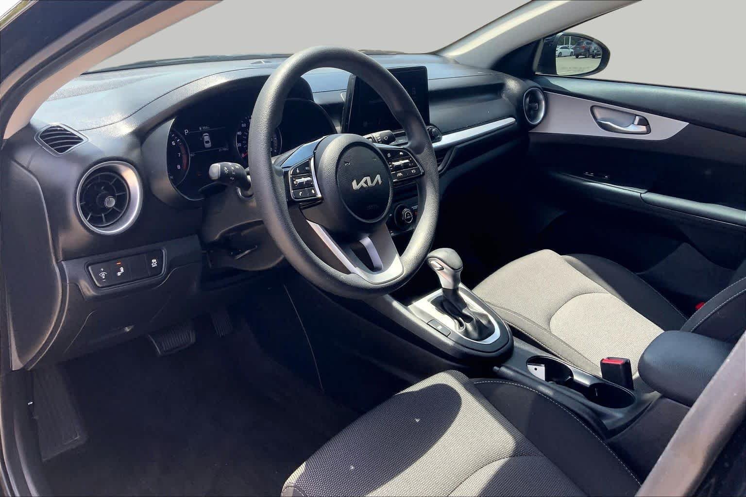 Used 2024 Aurora Black Kia LXS image 17