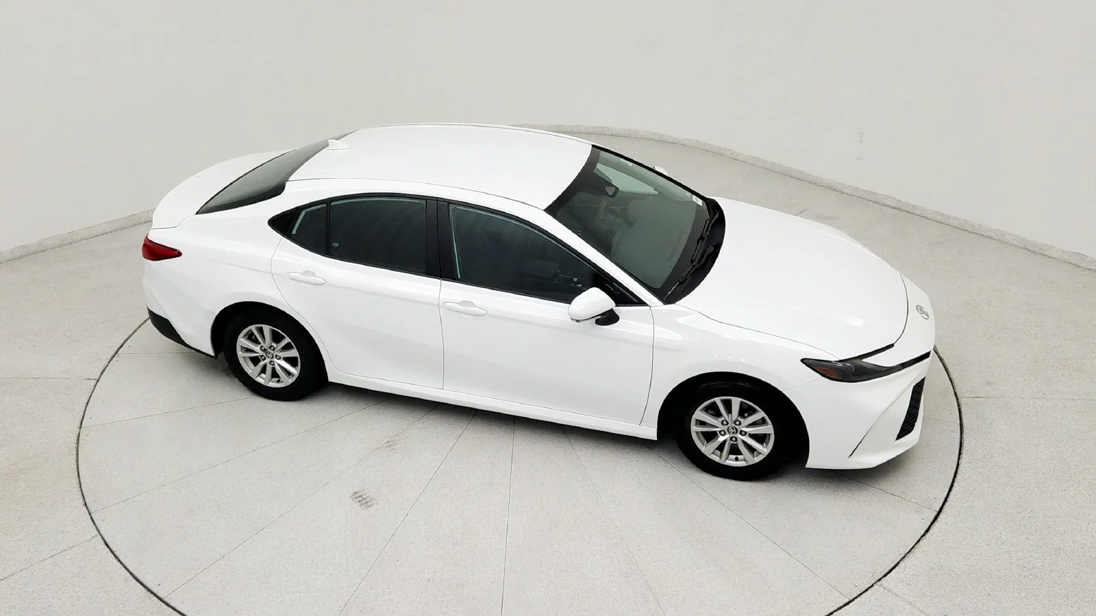 Used 2025 White Toyota LE image 20