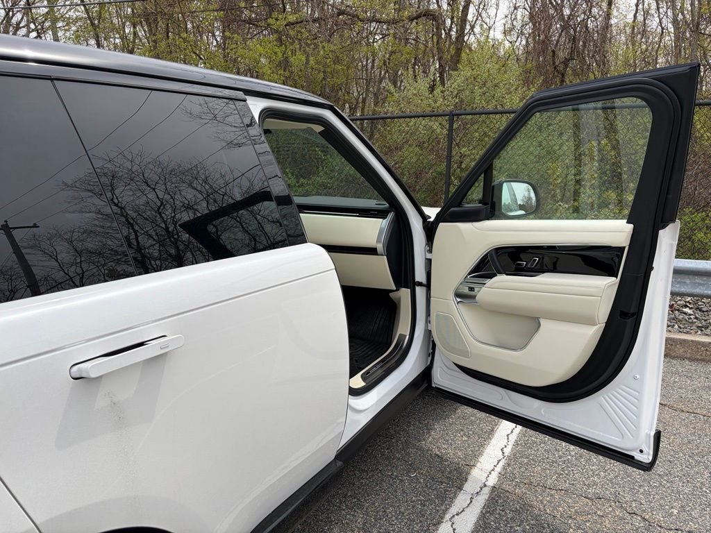 2025 Land Rover Range Rover SE - Photo 14