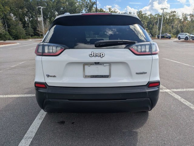 Used 2019 White Jeep Latitude Plus image 4
