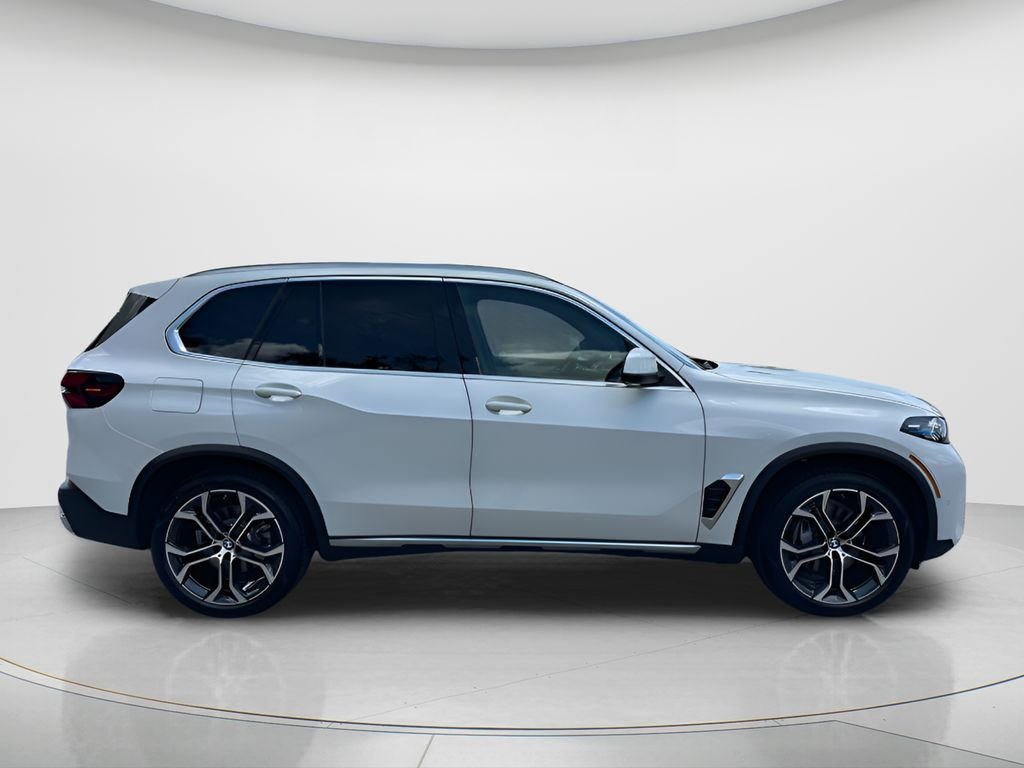 New 2026 Mineral White Metallic BMW sDrive40i image 4