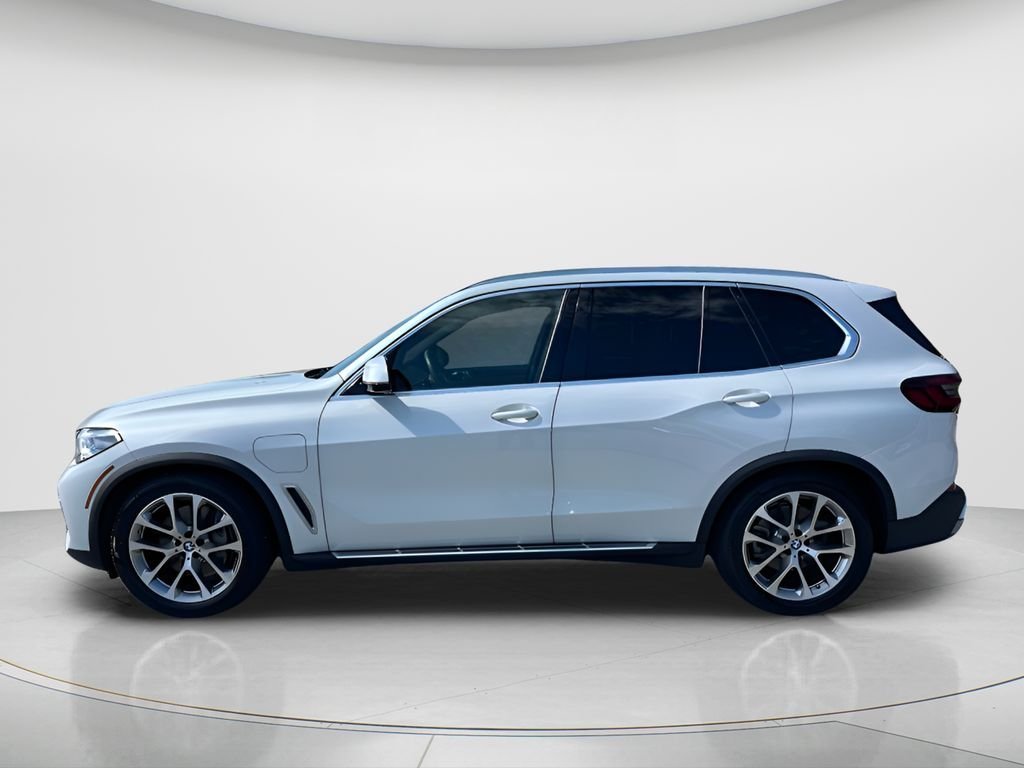 Used 2021 White BMW xDrive45e image 8