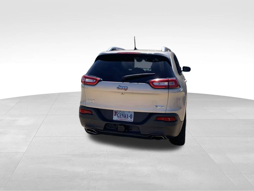 Used 2015 Beige Jeep Latitude image 20