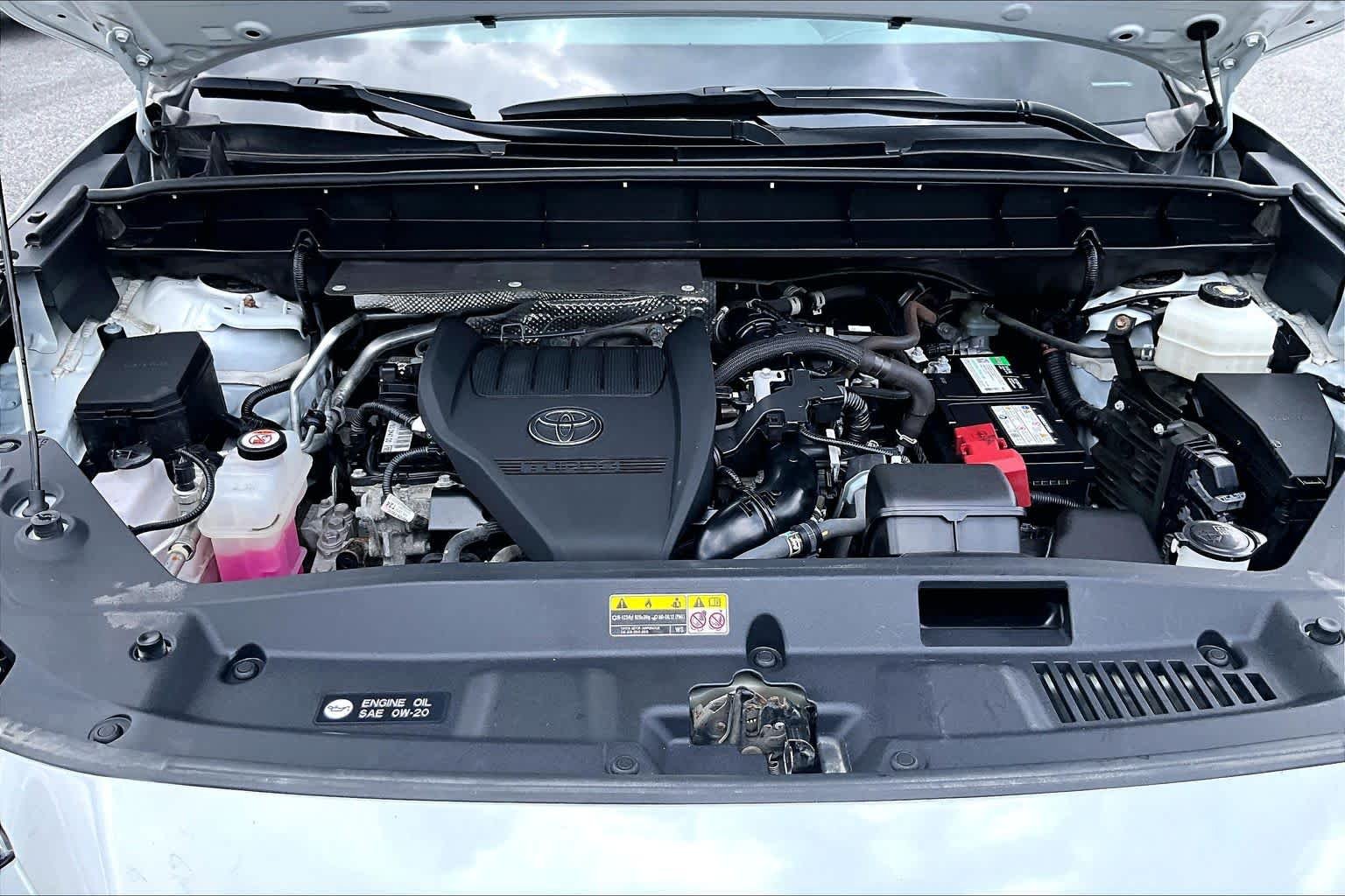 Used 2023 Wind Chill Pearl Toyota LE image 31