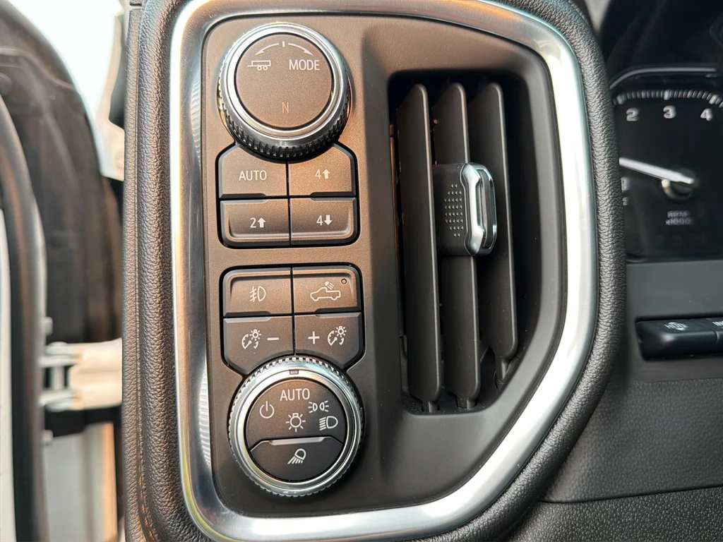 Used 2021 White GMC AT4 image 38