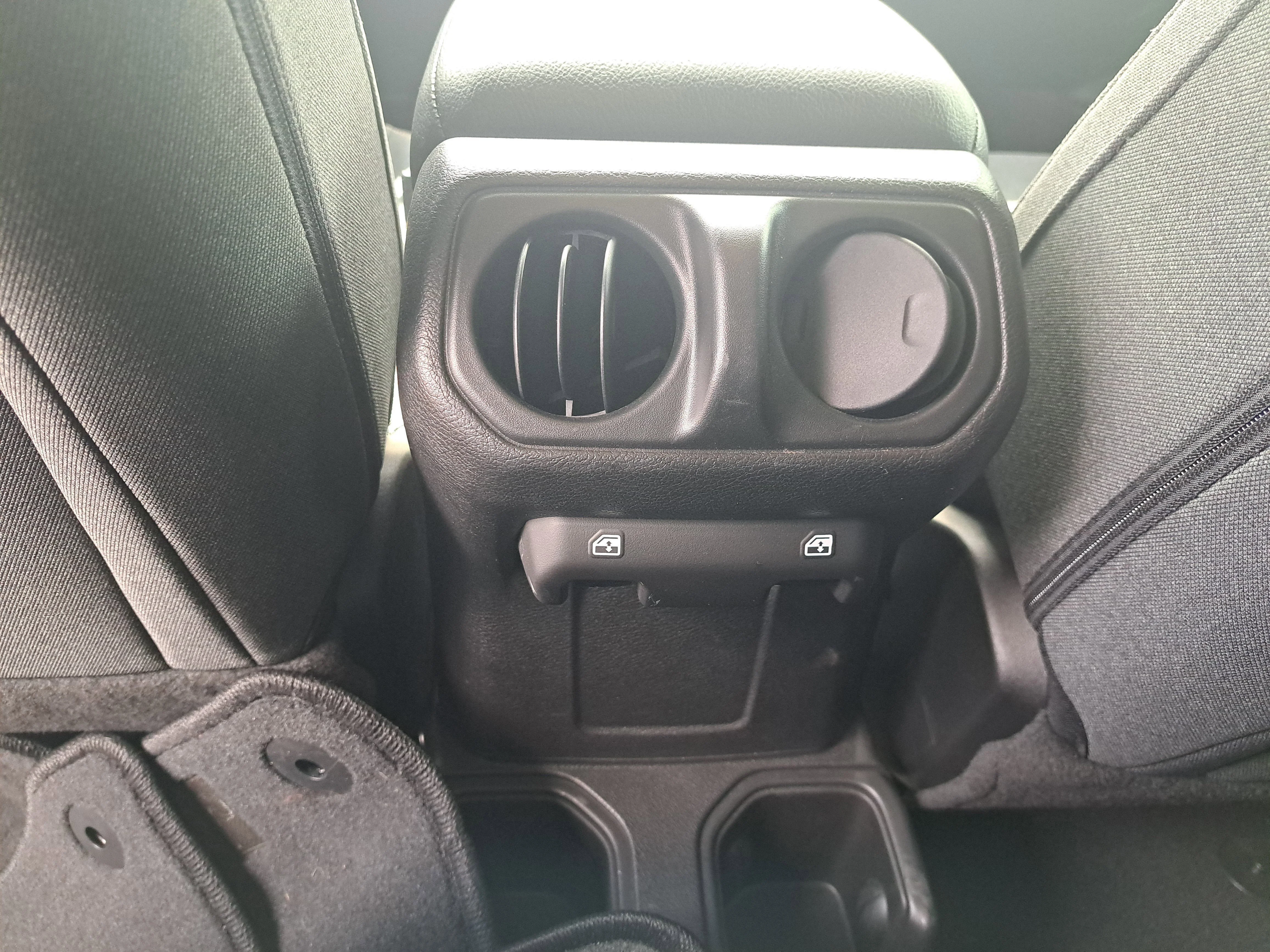 Used 2025 41 Jeep Sport image 23
