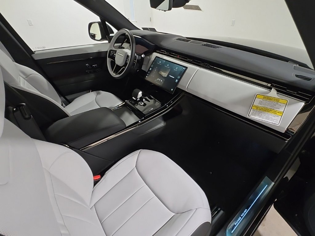New 2027 Santorini Black Land Rover Dynamic SE image 28