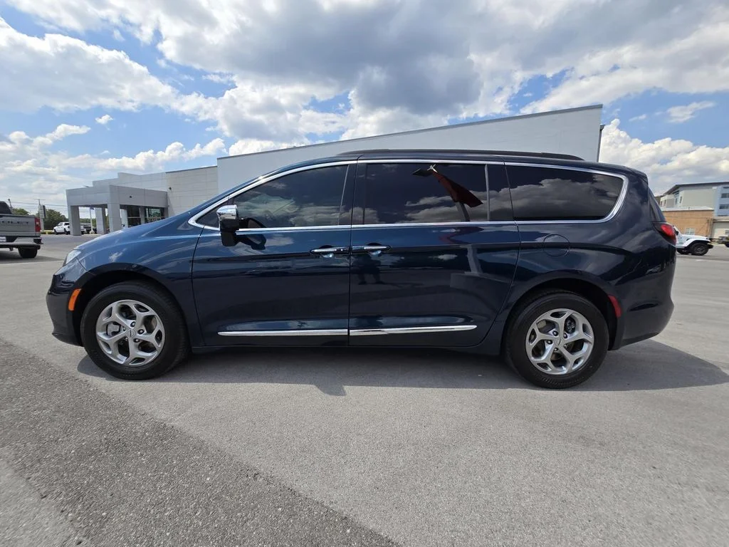 Used 2022 Fathom Blue Pearlcoat Chrysler Limited image 4