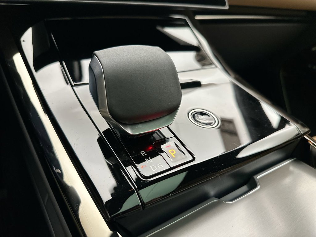 New 2027 Santorini Black Land Rover SE image 12
