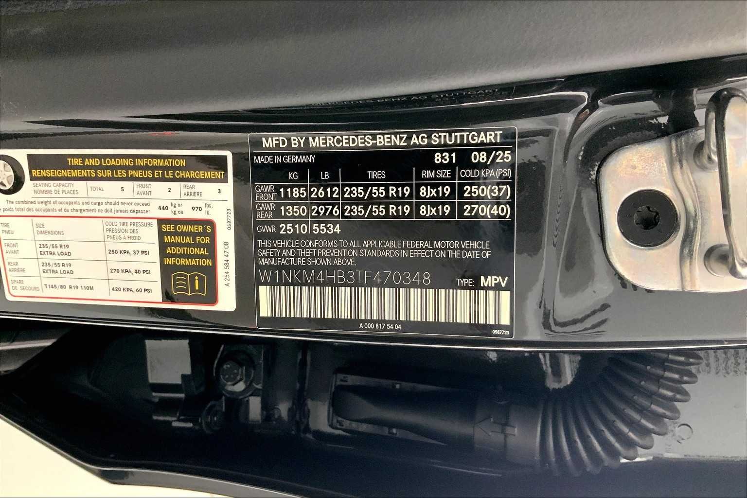 New 2026 Graphite Grey Metallic Mercedes-Benz GLC 300 image 25
