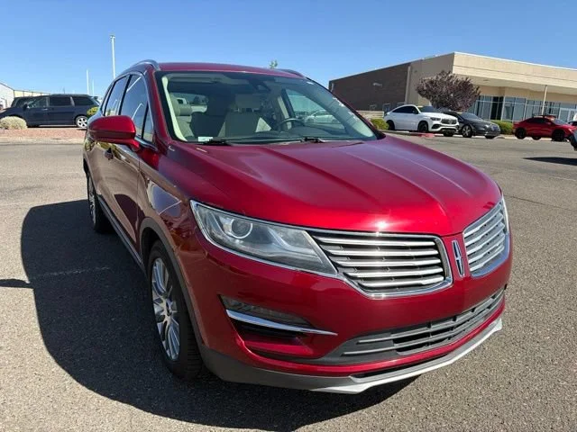 Used 2015 Red Lincoln Base image 3