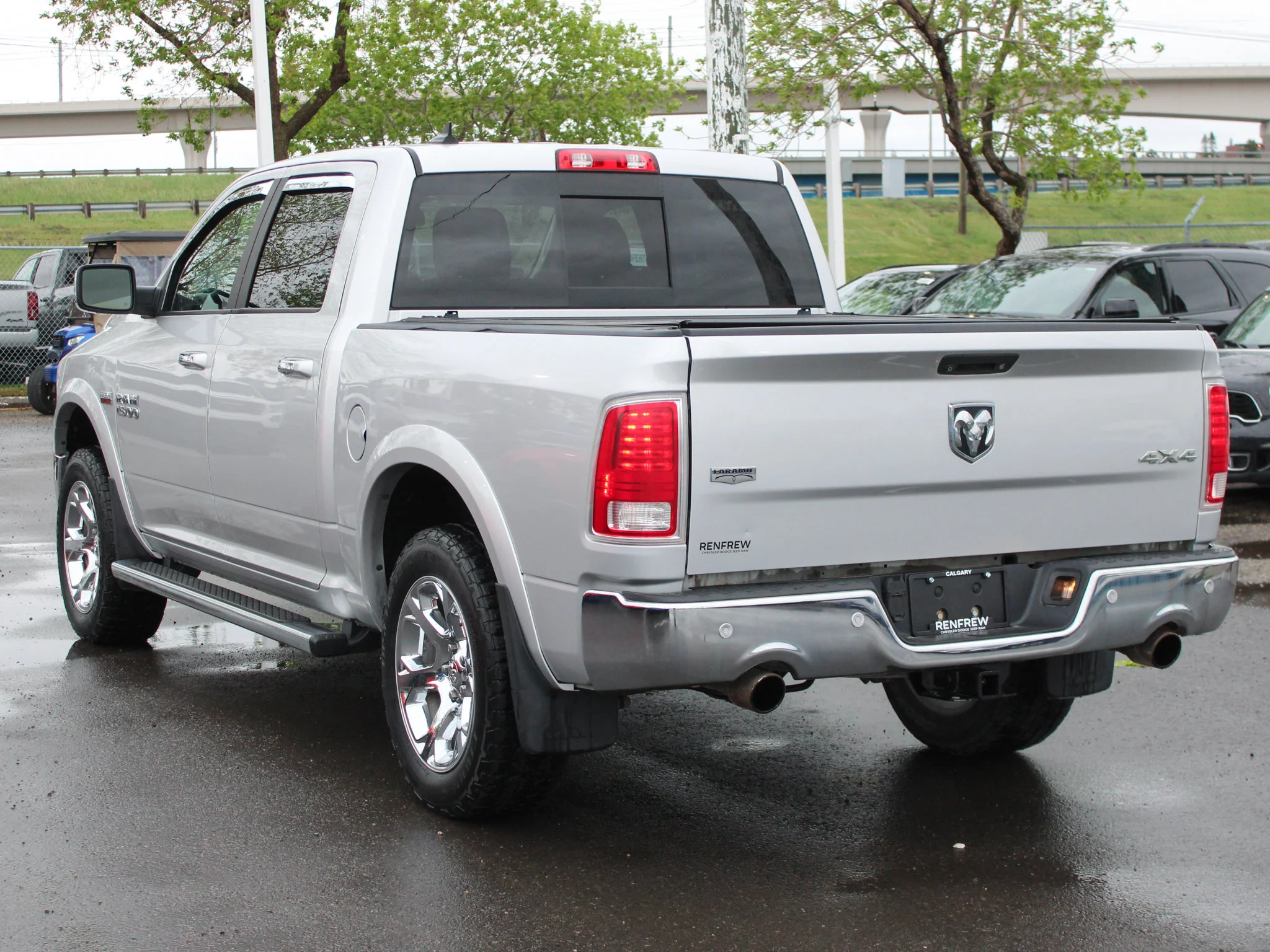 Used 2018 Silver RAM Laramie * HEMI V8 | 3M PPF | Alpine | Apple CarPlay | Tonneau Cover | Sunroof | Heated Seats image 11
